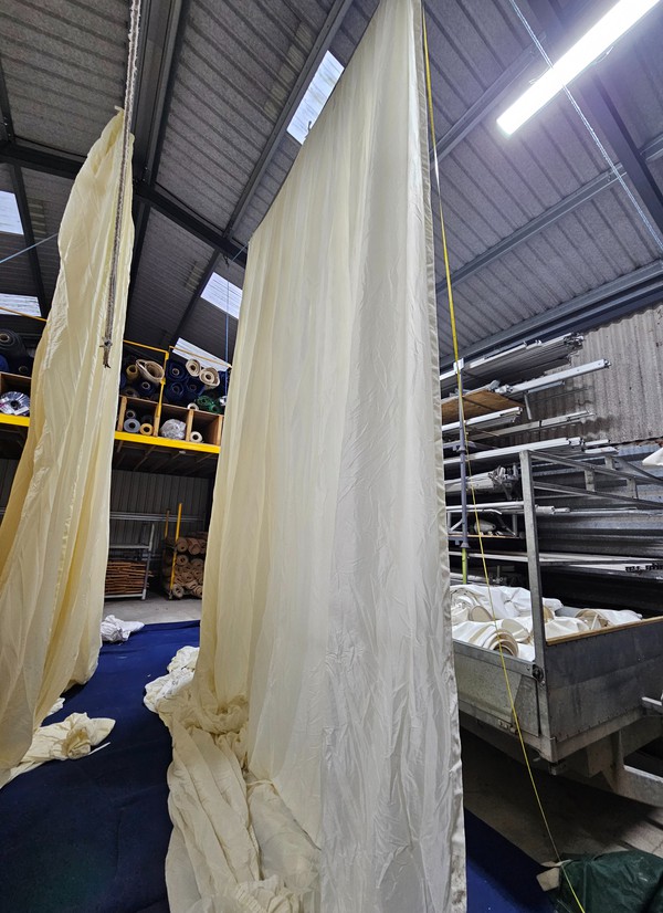 Secondhand 15m x 3m Pleated Ivory Linings