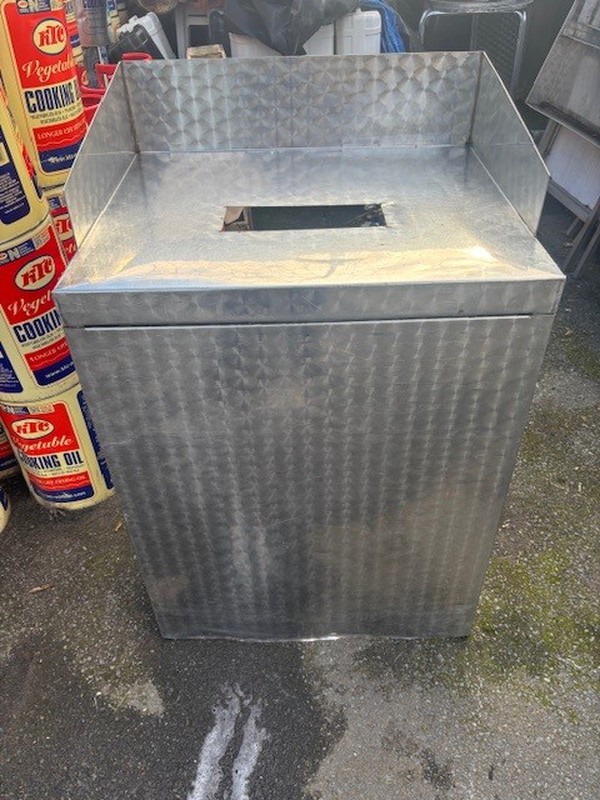Portable rubbish bin container