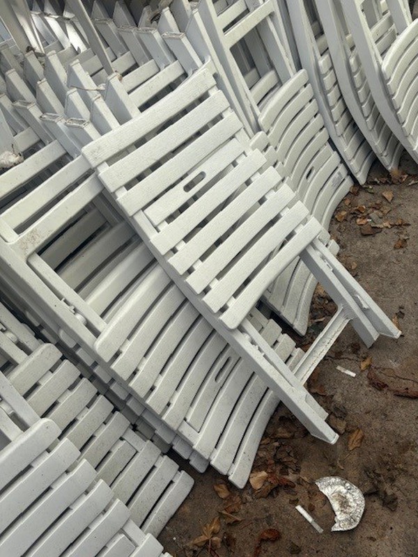 80x White Plastic Chairs