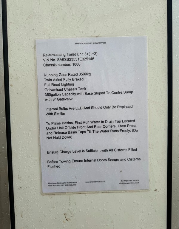 Secondhand 3 + 1 Shaw Services Toilet