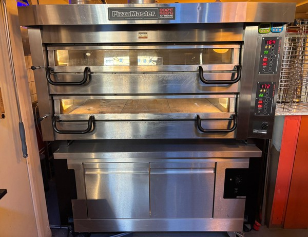 Secondhand Twin Deck Pizza Oven Secondhand Twin Deck Pizza Oven