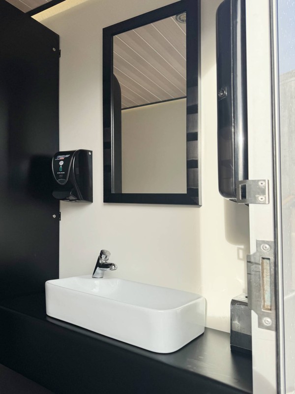 1+1 toilet trailer sink