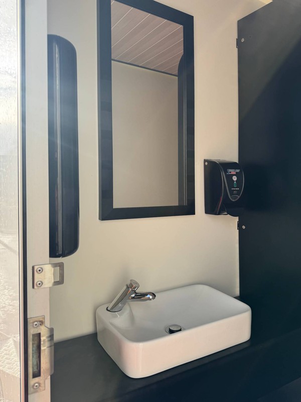 Wedding toilet trailer 1+1 for sale