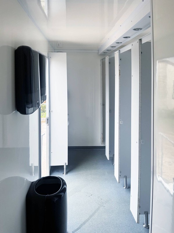 4 + 2 toilet trailer for sale 4 + 2 toilet trailer for sale