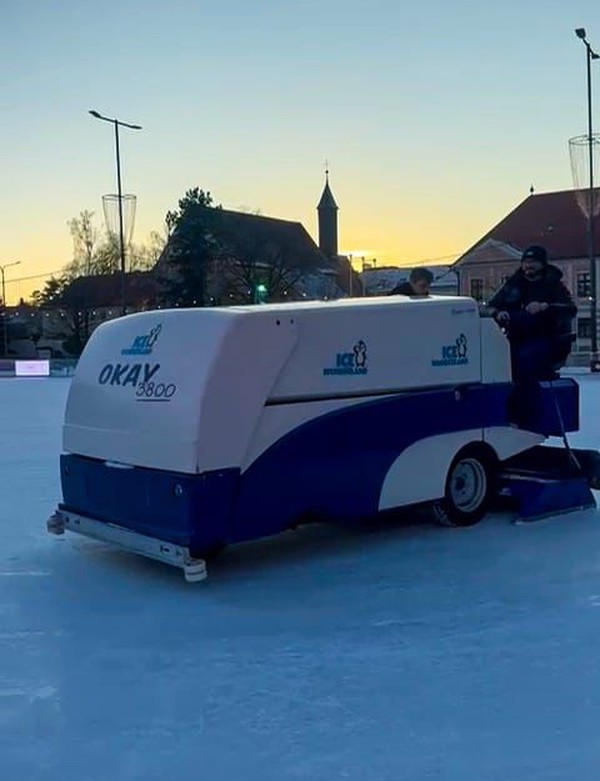 Secondhand Used ICETECH Electric Ice Resurfacer For Sale