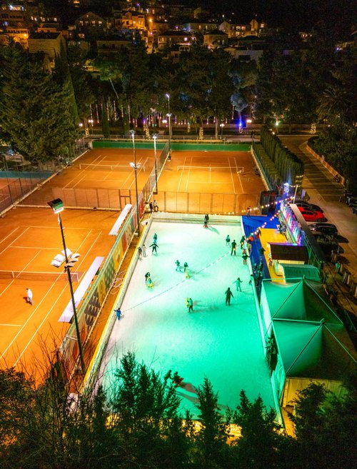 375 m² Real Ice Rink For Sale