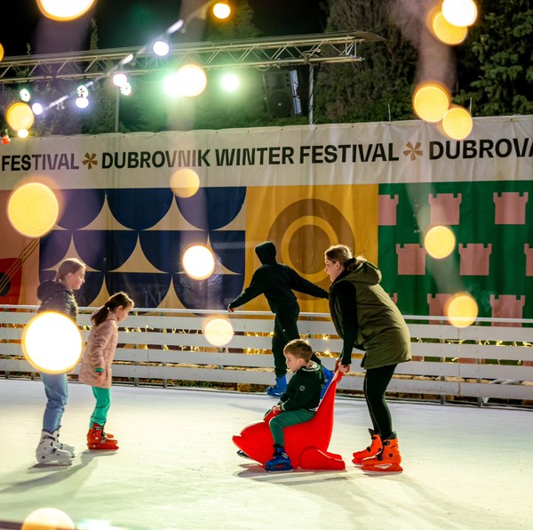 375 m² Real Ice Rink