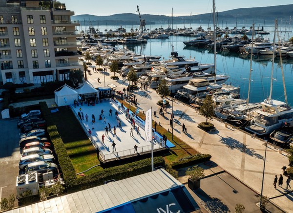 Mobile Real Ice Rink 300m2