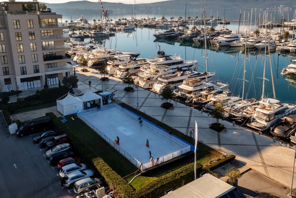 Secondhand Mobile Real Ice Rink 300m2