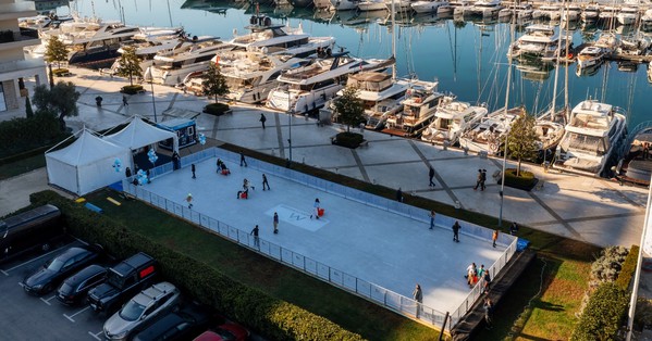 Secondhand Mobile Real Ice Rink 300m2 For Sale