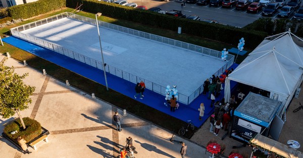 Secondhand Used Mobile Real Ice Rink 300m2 For Sale