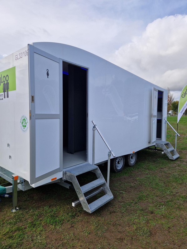 Gigloo  3+2 Toilet Trailer