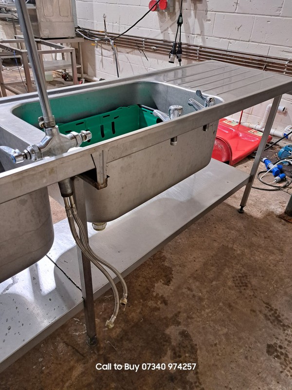 Double sink for commercial washing up Double sink for commercial washing up