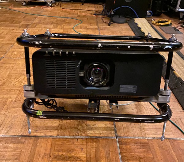 Secondhand Used Panasonic PT-DZ870 Projector For Sale Secondhand Used Panasonic PT-DZ870 Projector For Sale