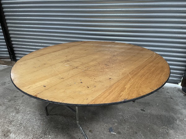 5Ft 6" round table for sale 5Ft 6" round table for sale