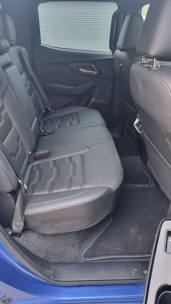 Isuzu D-Max V-Cross Pick Up - Cheshire 7 Isuzu D-Max V-Cross Pick Up - Cheshire 7