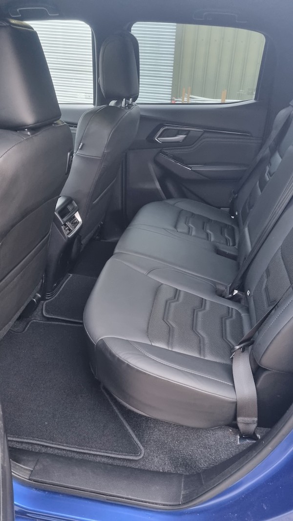 Isuzu D-Max V-Cross Pick Up - Cheshire 8 Isuzu D-Max V-Cross Pick Up - Cheshire 8