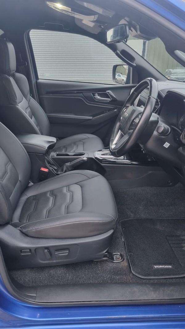 Isuzu D-Max V-Cross Pick Up - Cheshire 6 Isuzu D-Max V-Cross Pick Up - Cheshire 6