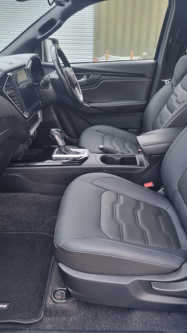 Isuzu D-Max V-Cross Pick Up - Cheshire 9 Isuzu D-Max V-Cross Pick Up - Cheshire 9