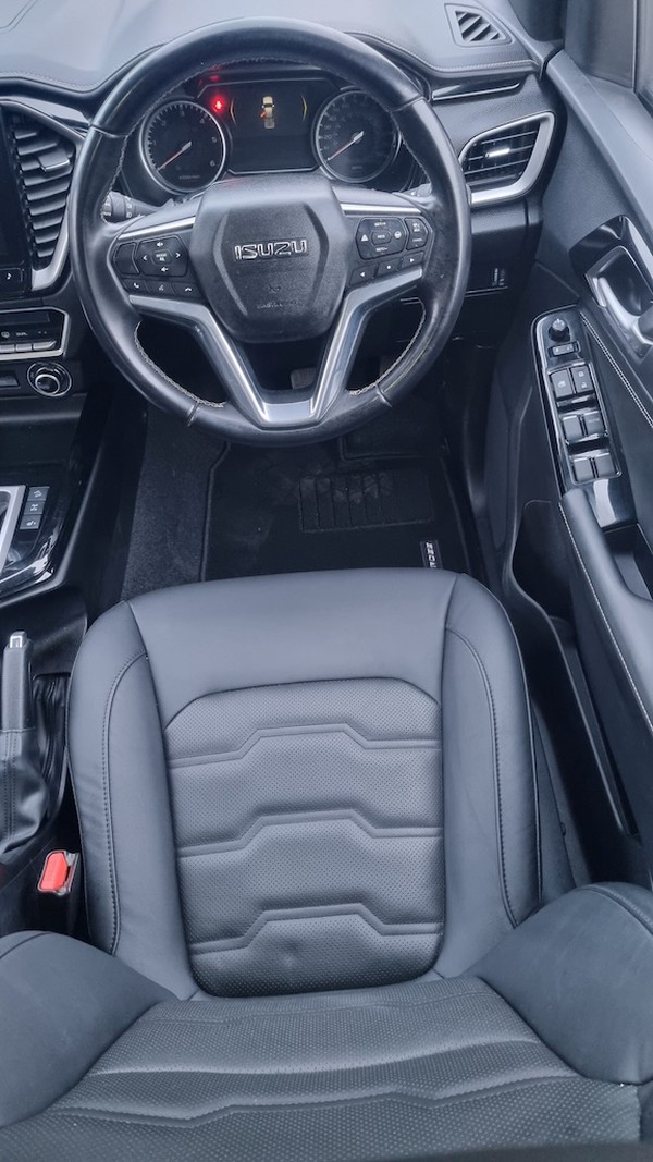 Isuzu D-Max V-Cross Pick Up - Cheshire 13 Isuzu D-Max V-Cross Pick Up - Cheshire 13