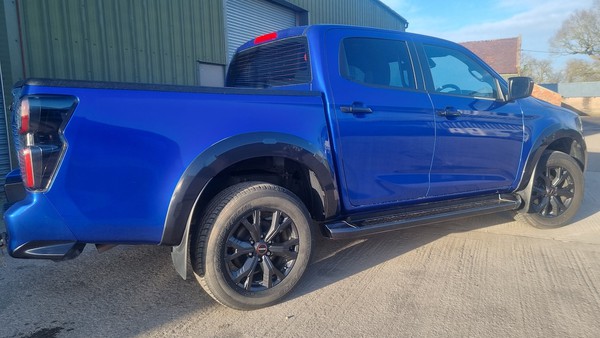 Biarritz Blue Isuzu D-Max V-Cross Pick Up Biarritz Blue Isuzu D-Max V-Cross Pick Up