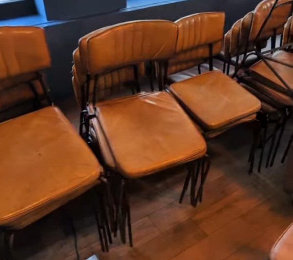 Used 43x Brown Dining Chairs Used 43x Brown Dining Chairs