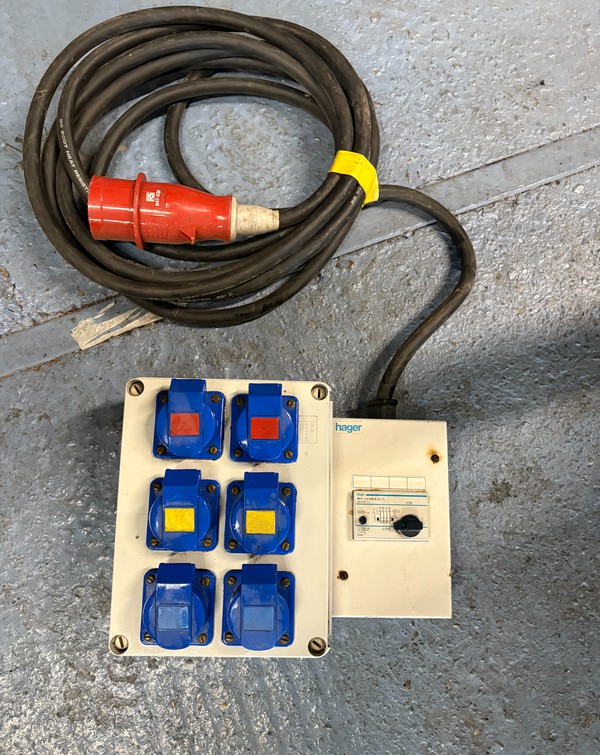 32/3 Distribution Board For Sale
