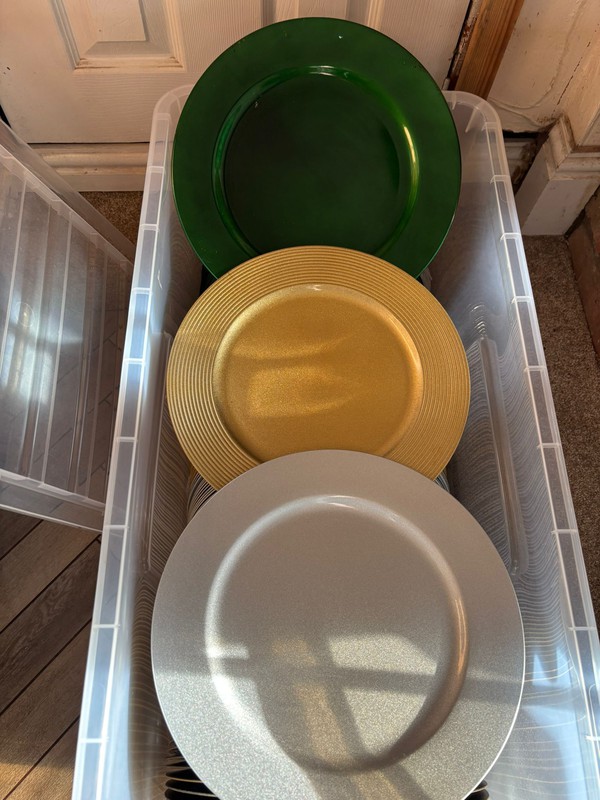 Plates Gold, silver and black