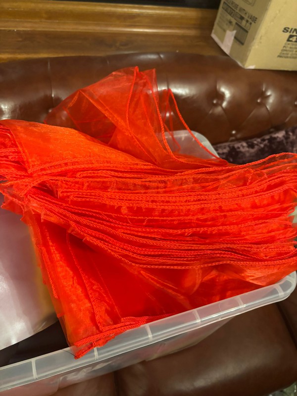 Table runners in various colours