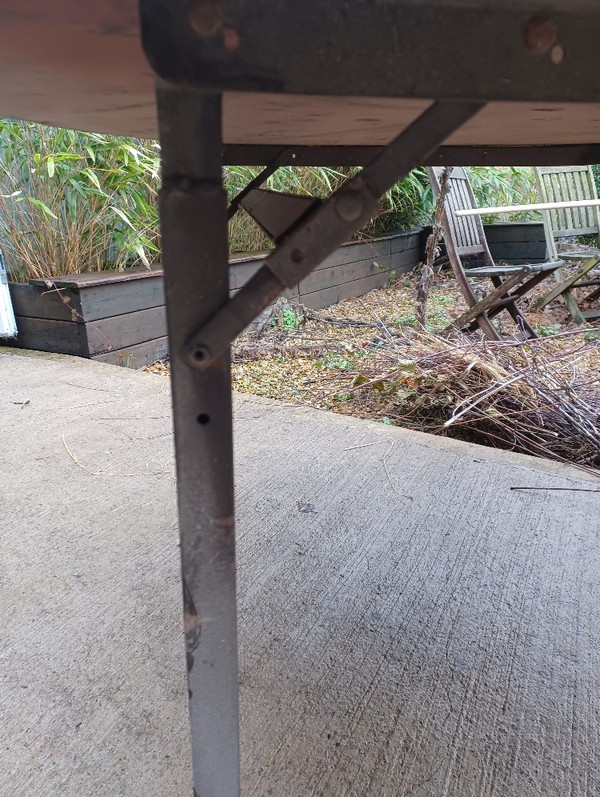 Used 6x 5 Foot Round Tables For Sale