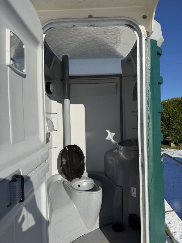 Secondhand Aventa toilet trailer Secondhand Aventa toilet trailer