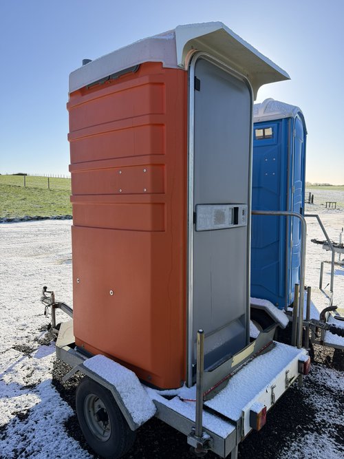 Solo Aventa toilet trailer