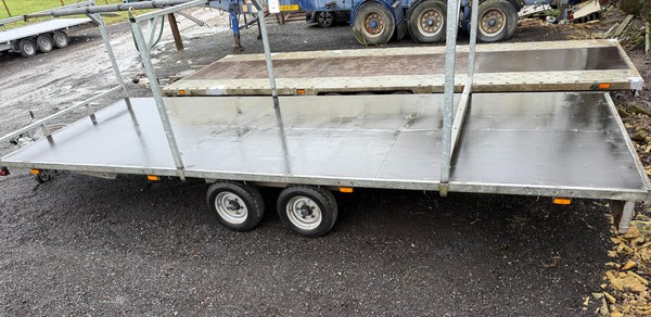 Bateson 10 Toilet Trailer