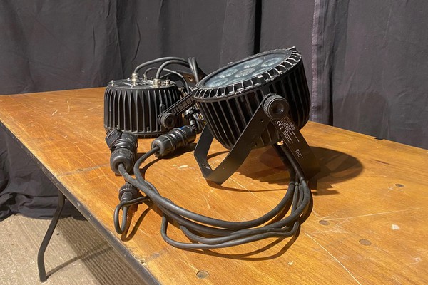 Secondhand 2x Visage Slimline LED Par Cans