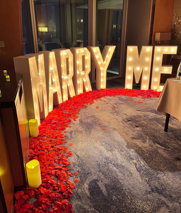Secondhand Used 'MARRY ME' Light Up Letters For Sale Secondhand Used 'MARRY ME' Light Up Letters For Sale