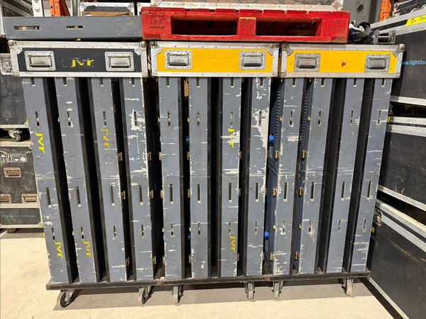 Video wall on transport trolley