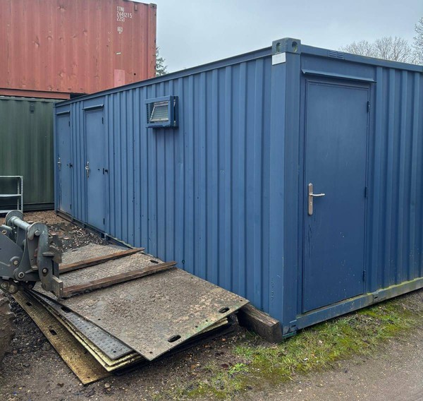 Drying room / toilet block / changing room Drying room / toilet block / changing room
