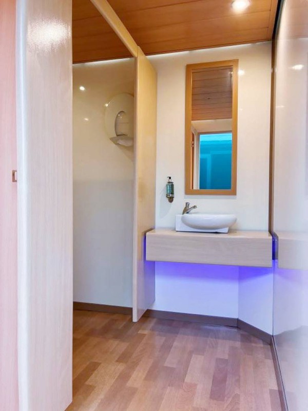 Secondhand toilet trailer Secondhand toilet trailer