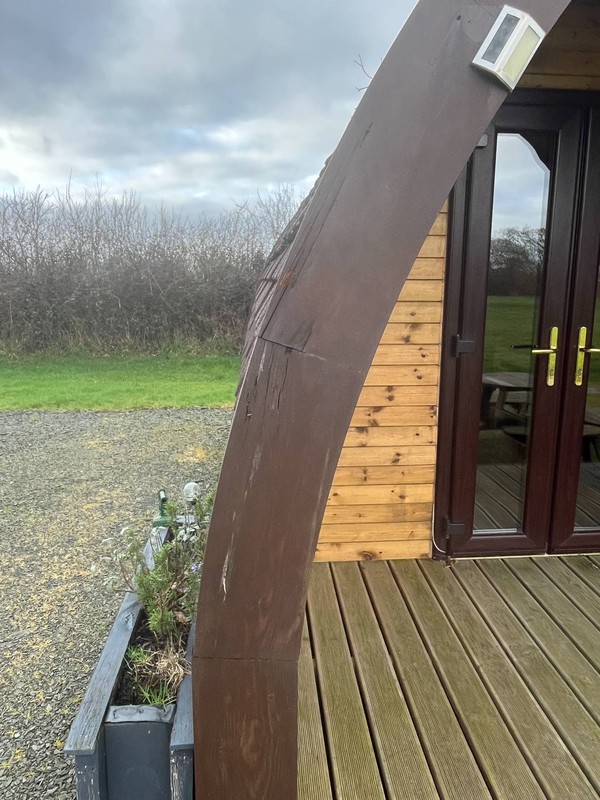 Glamping pod with curved roof