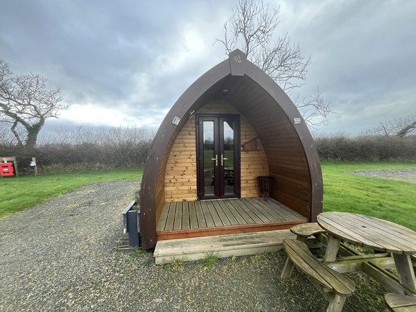 Small glamping pod