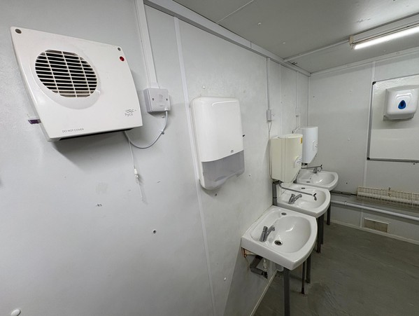 24ft x 9ft Toilet And Shower Cabin For Sale 24ft x 9ft Toilet And Shower Cabin For Sale