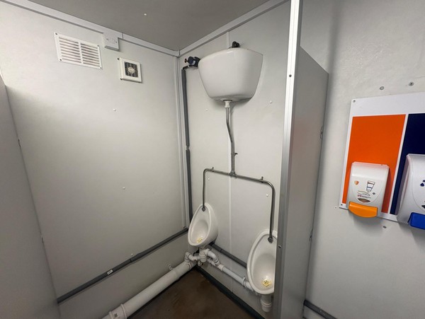 Secondhand 16ft x 9ft 3+1 Toilet Block Secondhand 16ft x 9ft 3+1 Toilet Block