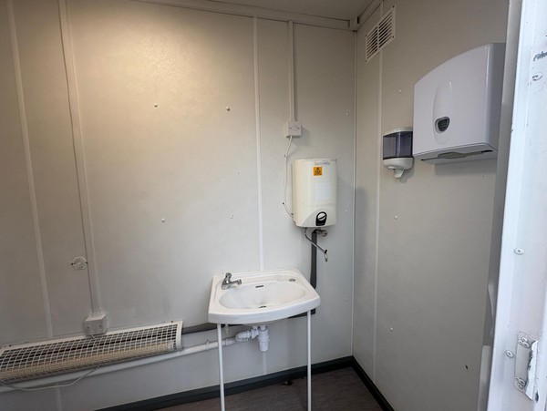 Secondhand Used 16ft x 9ft 3+1 Toilet Block Secondhand Used 16ft x 9ft 3+1 Toilet Block