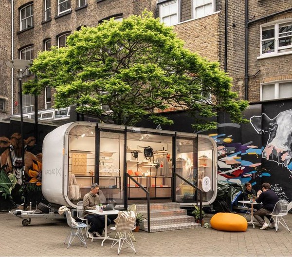 Trailer mounted shop marquee Trailer mounted shop marquee