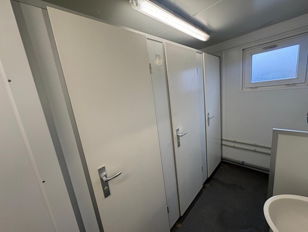 Secondhand 20ft x 8ft Site 3+1 Toilet Block