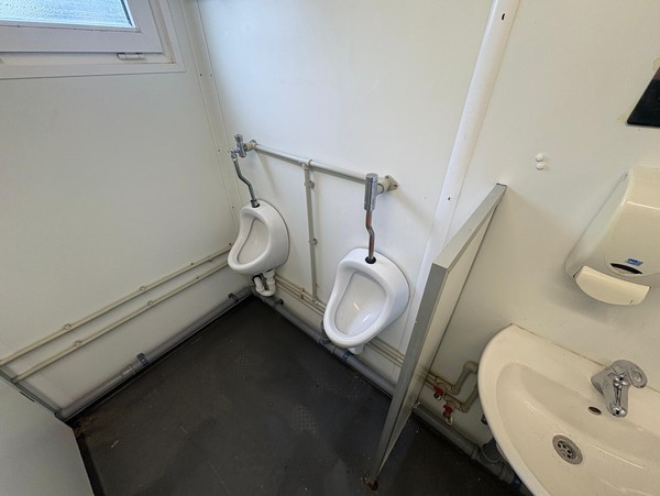 Secondhand Used 20ft x 8ft Site 3+1 Toilet Block