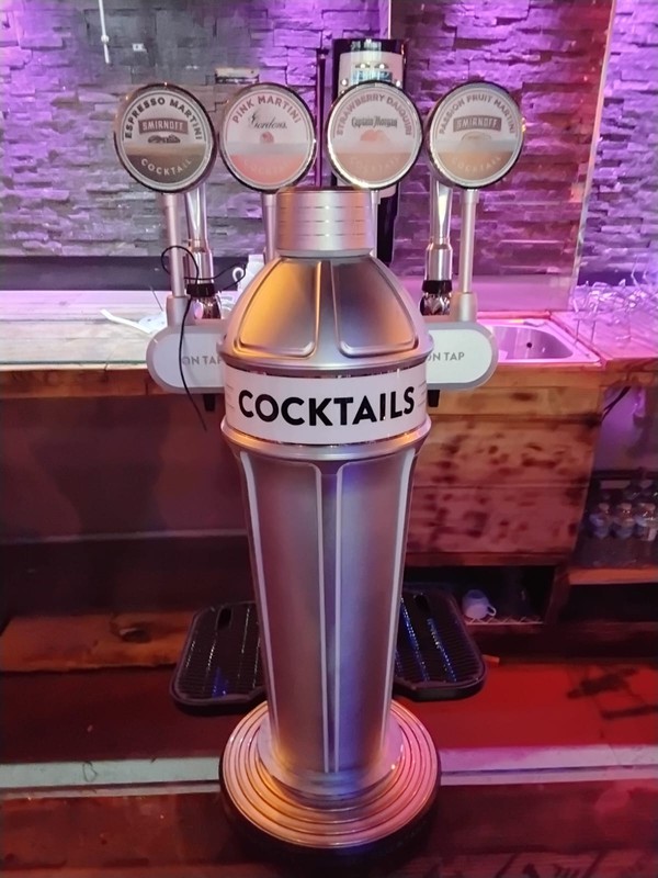 Cocktail dispensing taps