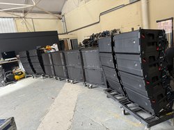 Das Aero20a UX218A Line Array Package