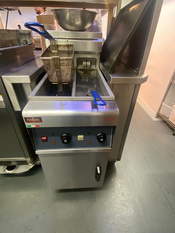 Twin tank two basket electric fryer for sale - London Twin tank two basket electric fryer for sale - London