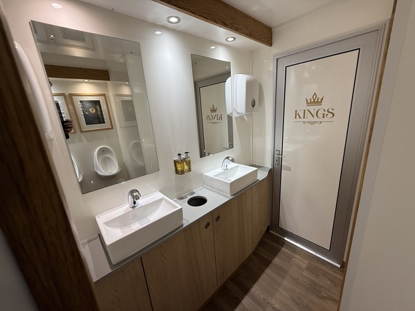 Secondhand 2+1 toilet trailer for sale Secondhand 2+1 toilet trailer for sale